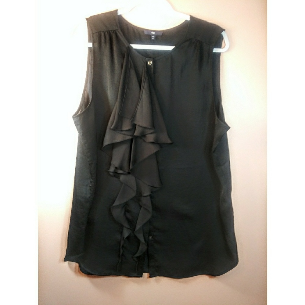 GAP blouse/black with ruffle detail